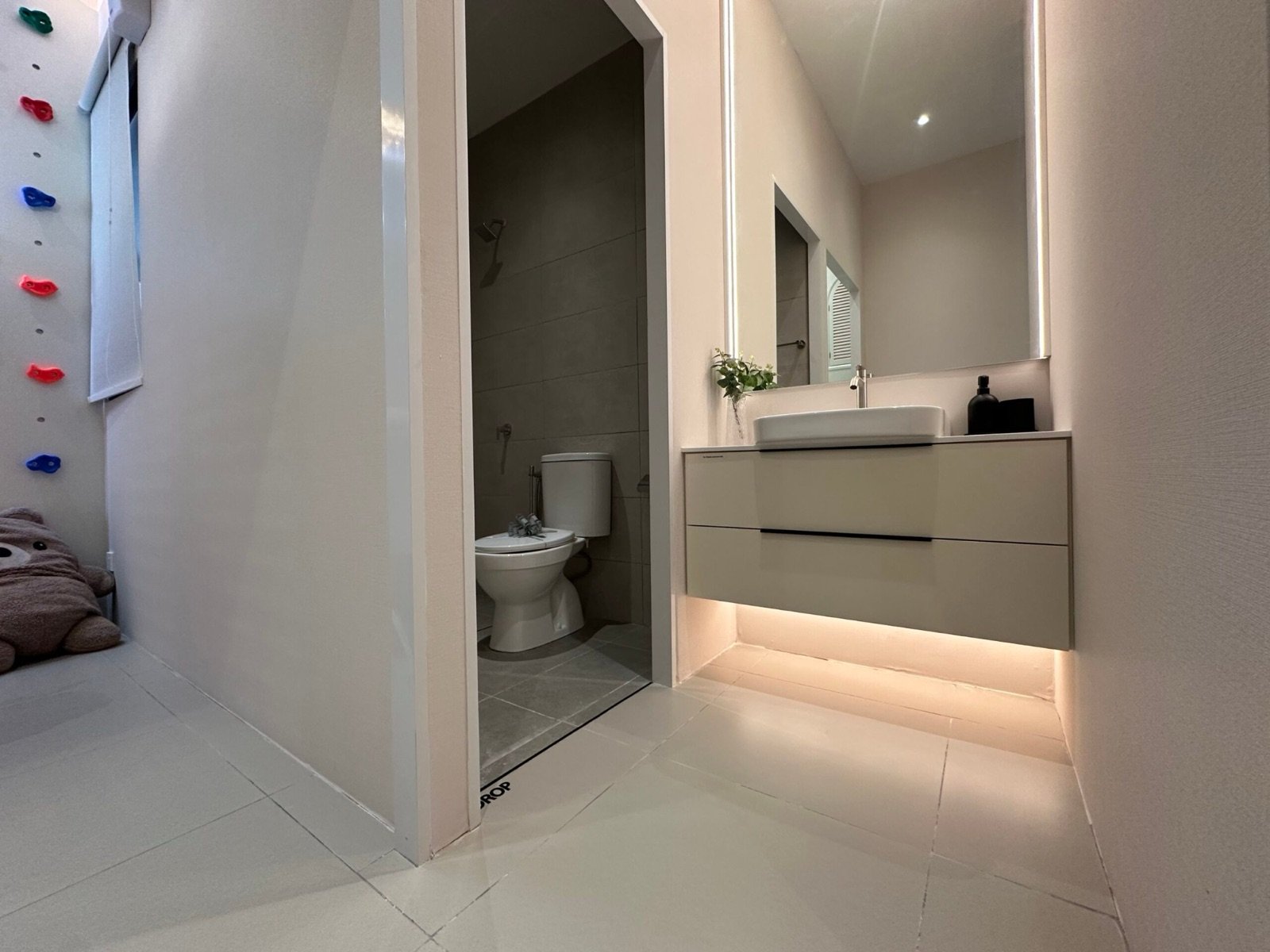 Sevora Residence show unit bathroom
